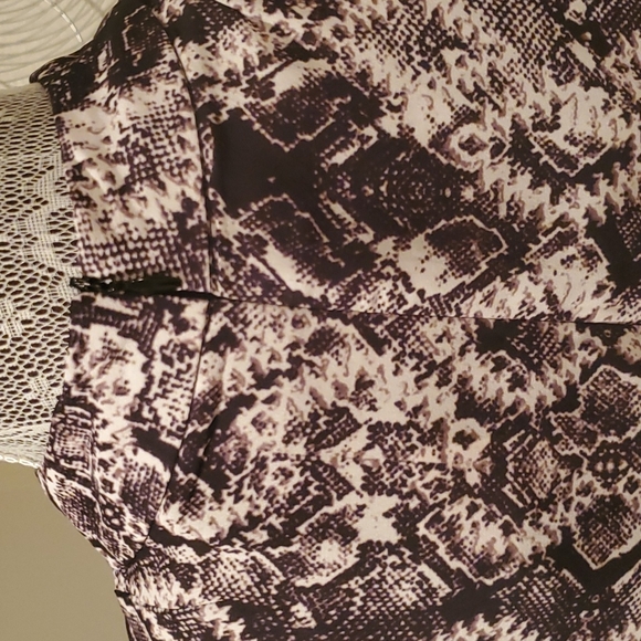 SOLD 🚫 Romeo & Juliet Couture Snake Print Long Sleeve Top sz L - Picture 7 of 11